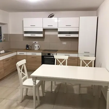 Rozsa Vendeghaz Apartment