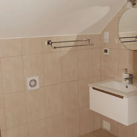 Rozsa Vendeghaz Apartment
